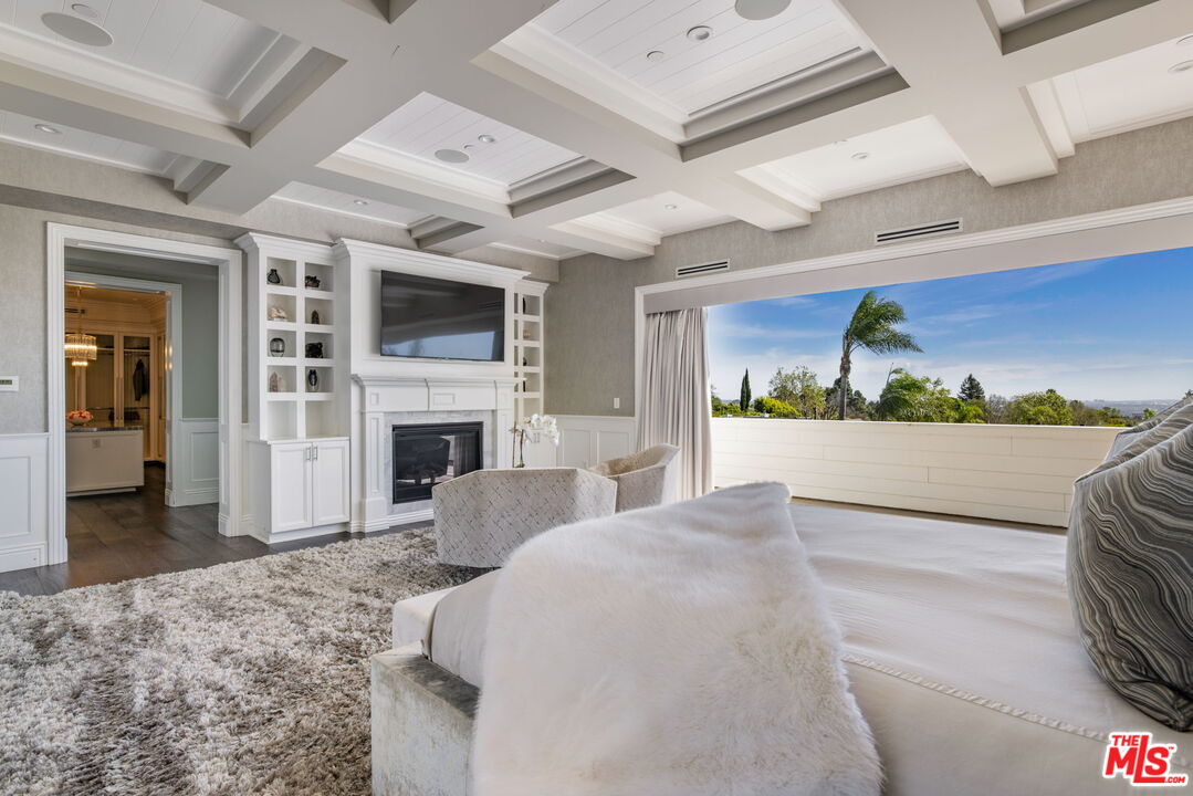 1630 Amalfi Dr