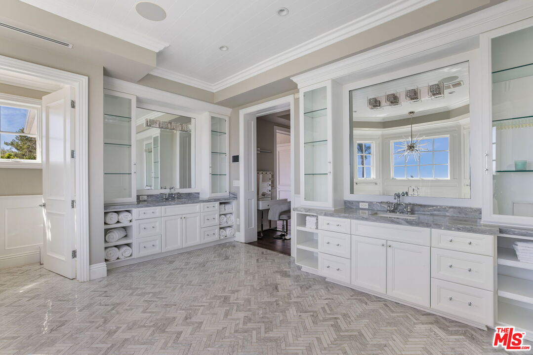 1630 Amalfi Dr