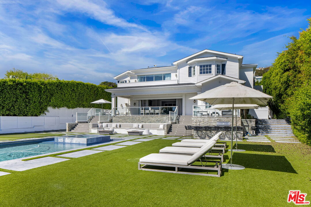 1630 Amalfi Dr