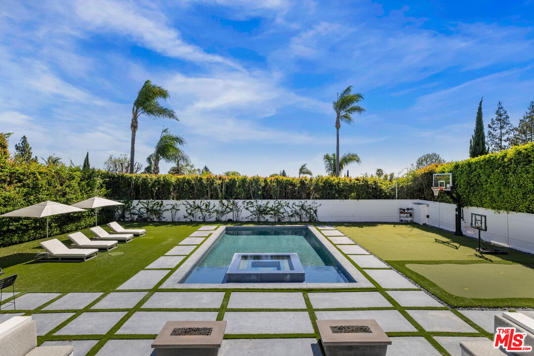 1630 Amalfi Dr