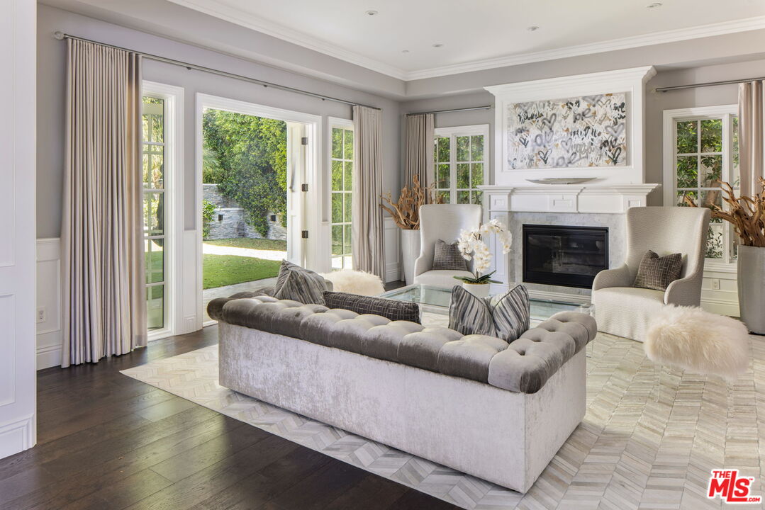 1630 Amalfi Dr