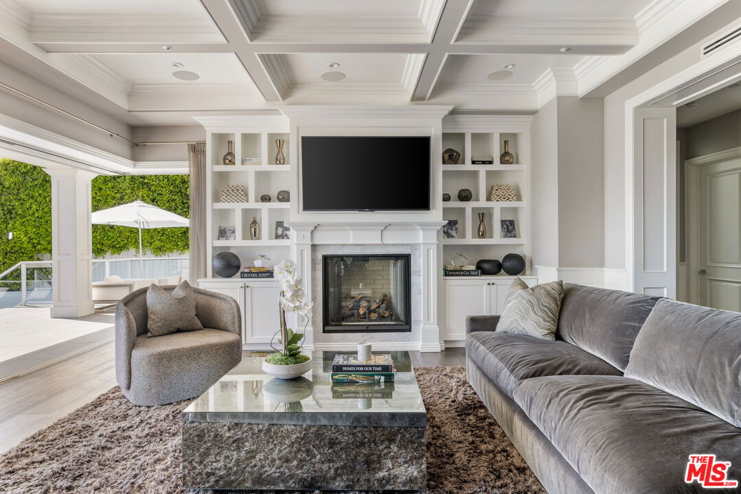 1630 Amalfi Dr