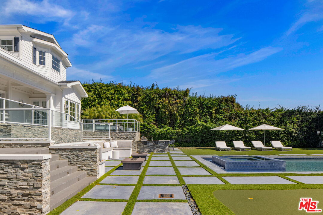 1630 Amalfi Dr