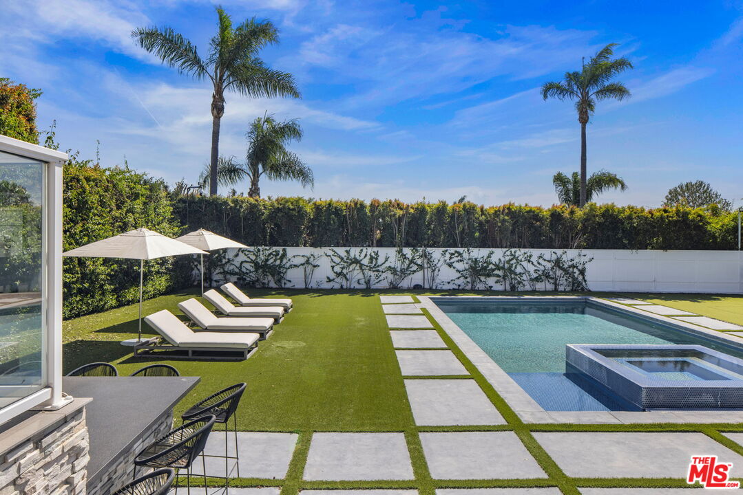 1630 Amalfi Dr