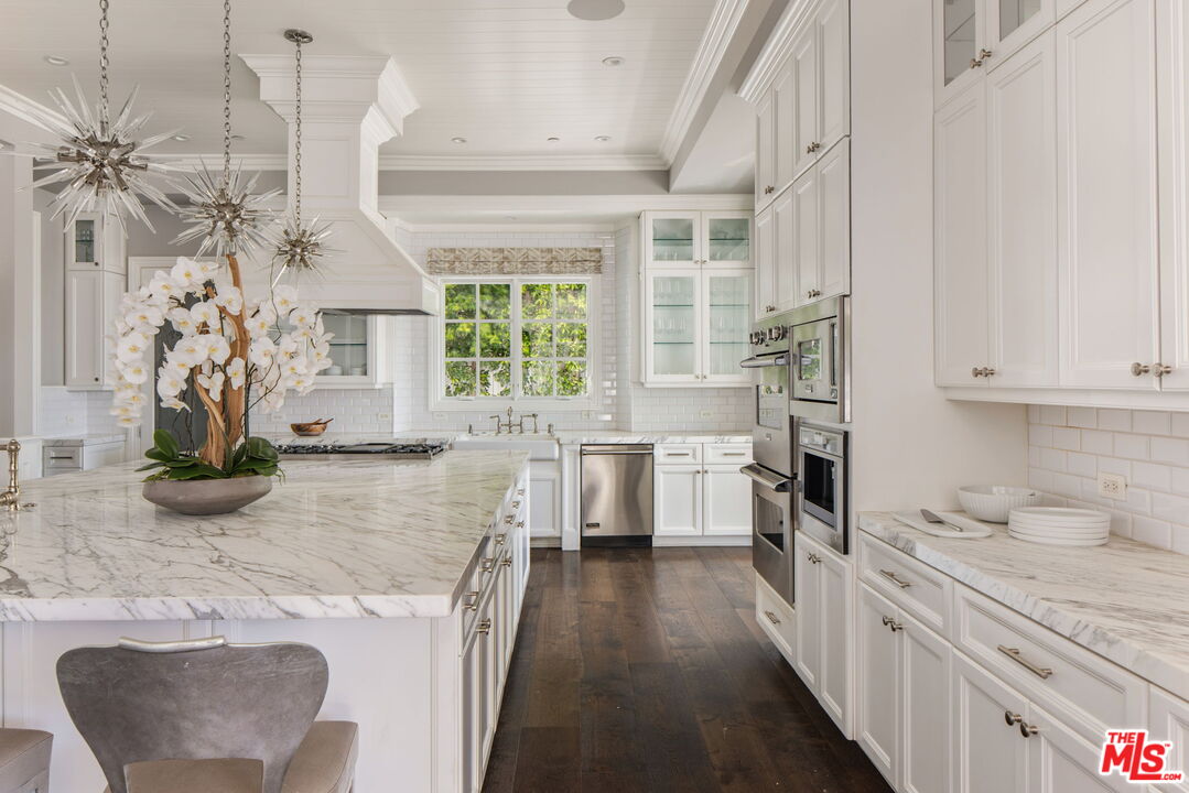 1630 Amalfi Dr
