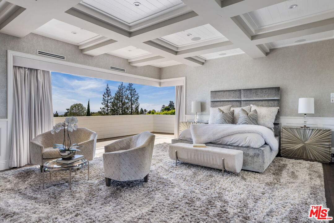 1630 Amalfi Dr