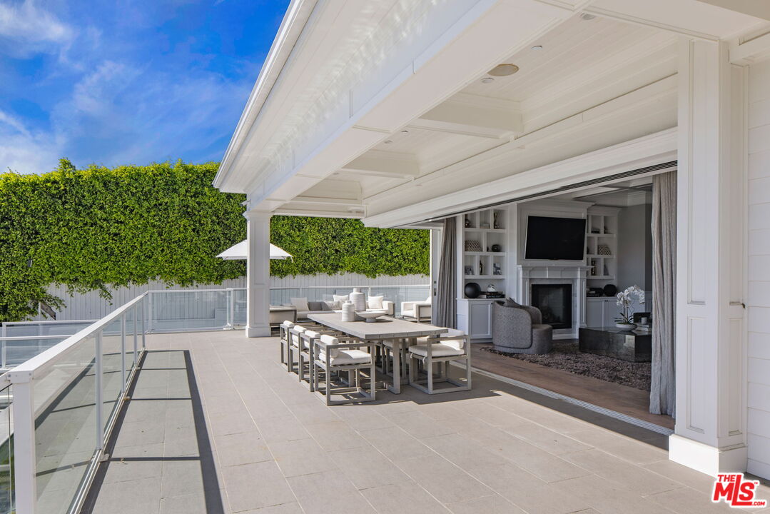 1630 Amalfi Dr