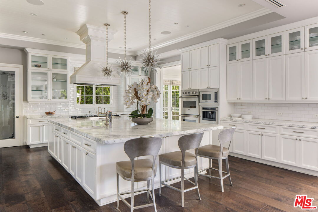 1630 Amalfi Dr