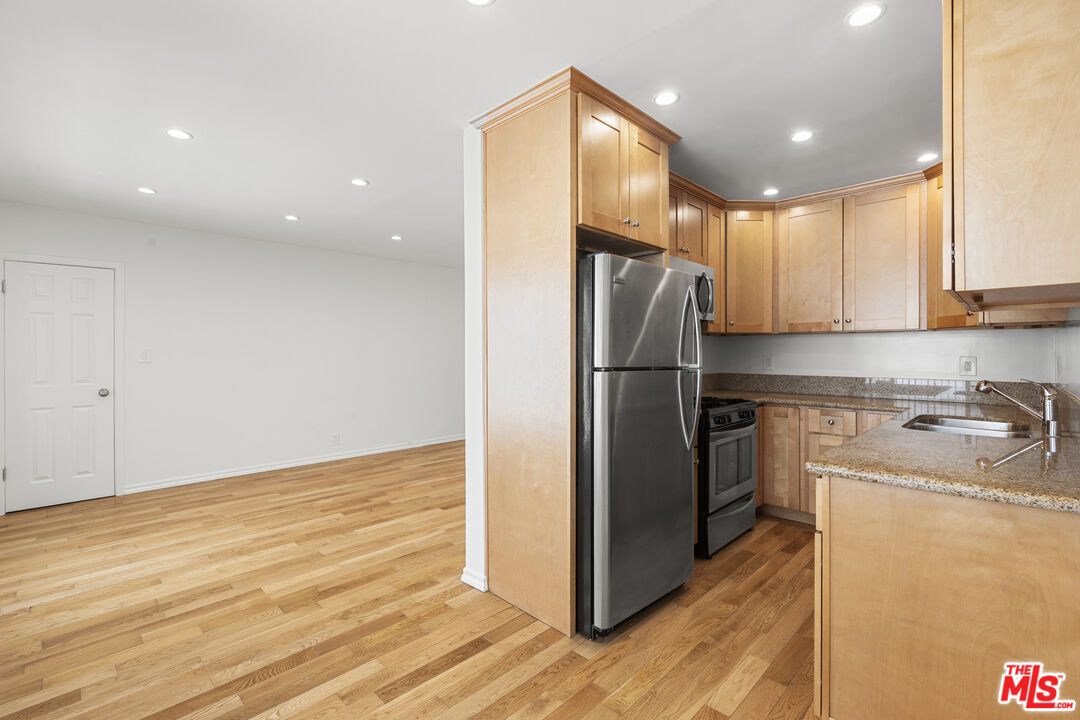 923 N San Vicente Blvd Unit: 7