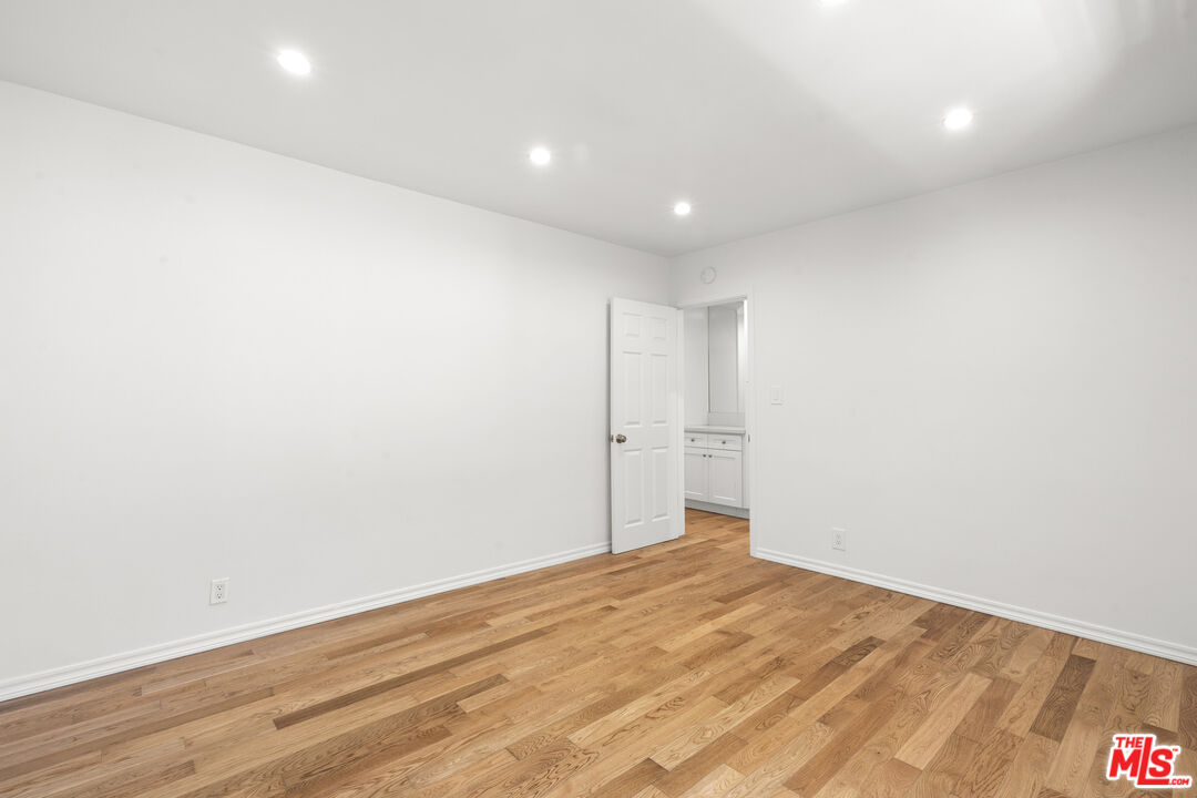 923 N San Vicente Blvd Unit: 7