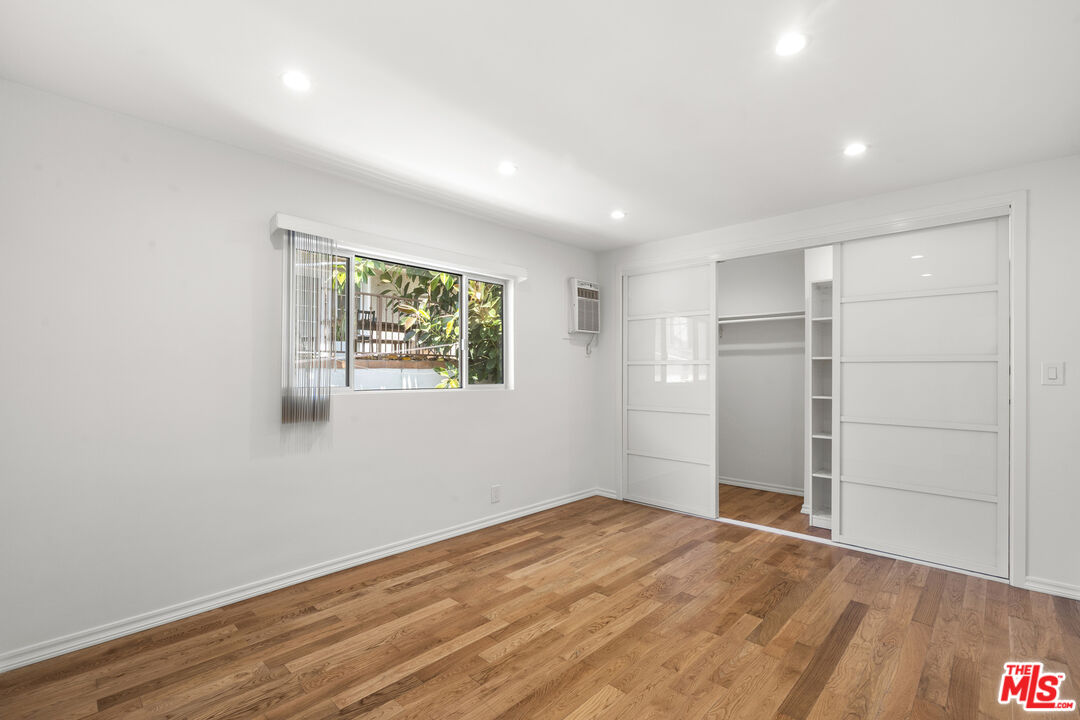 923 N San Vicente Blvd Unit: 7