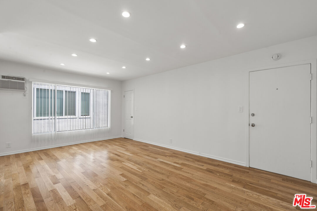 923 N San Vicente Blvd Unit: 7