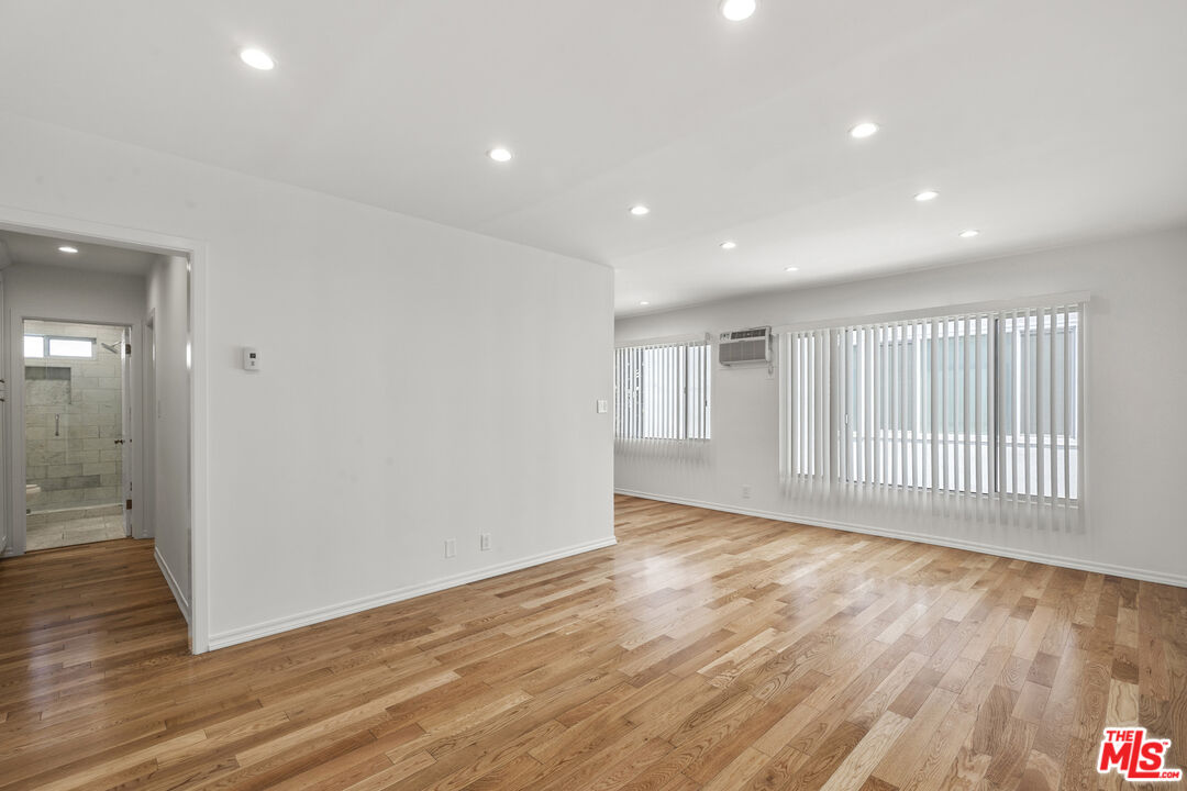 923 N San Vicente Blvd Unit: 7