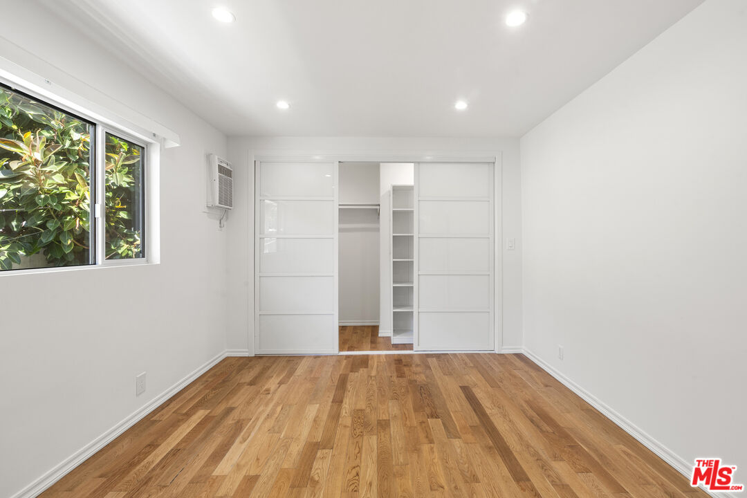 923 N San Vicente Blvd Unit: 7