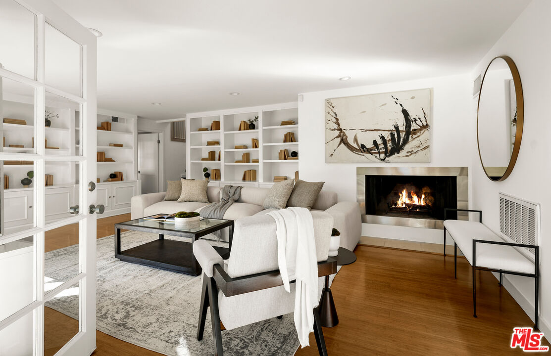 2745 La Cuesta Dr