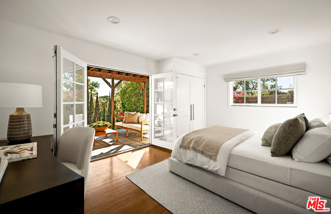 2745 La Cuesta Dr