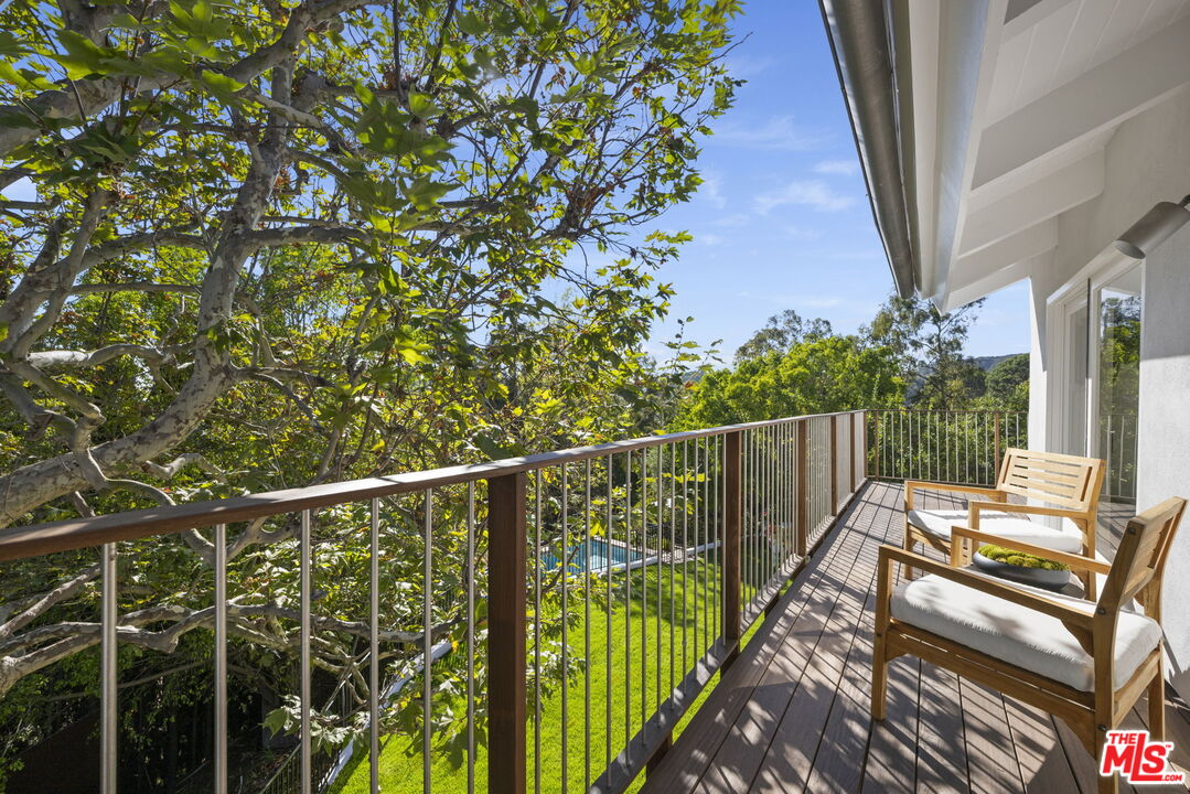 2745 La Cuesta Dr