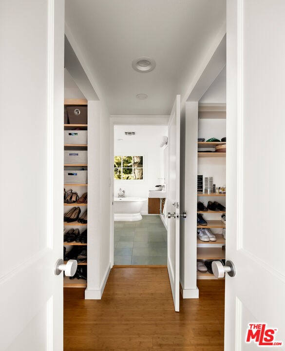 2745 La Cuesta Dr