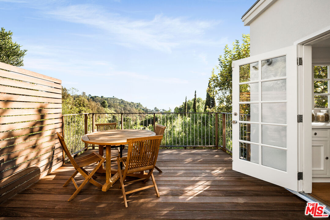 2745 La Cuesta Dr