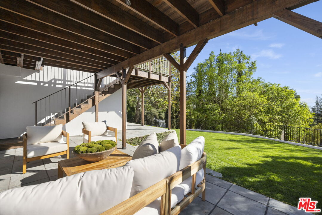 2745 La Cuesta Dr
