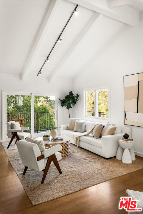 2745 La Cuesta Dr