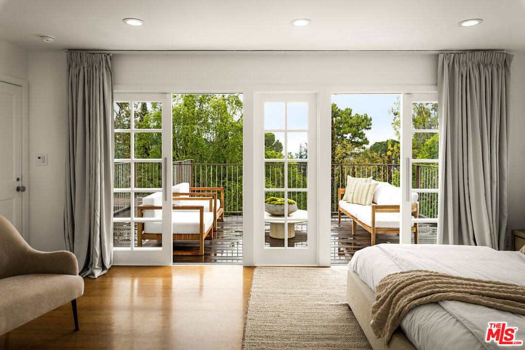 2745 La Cuesta Dr