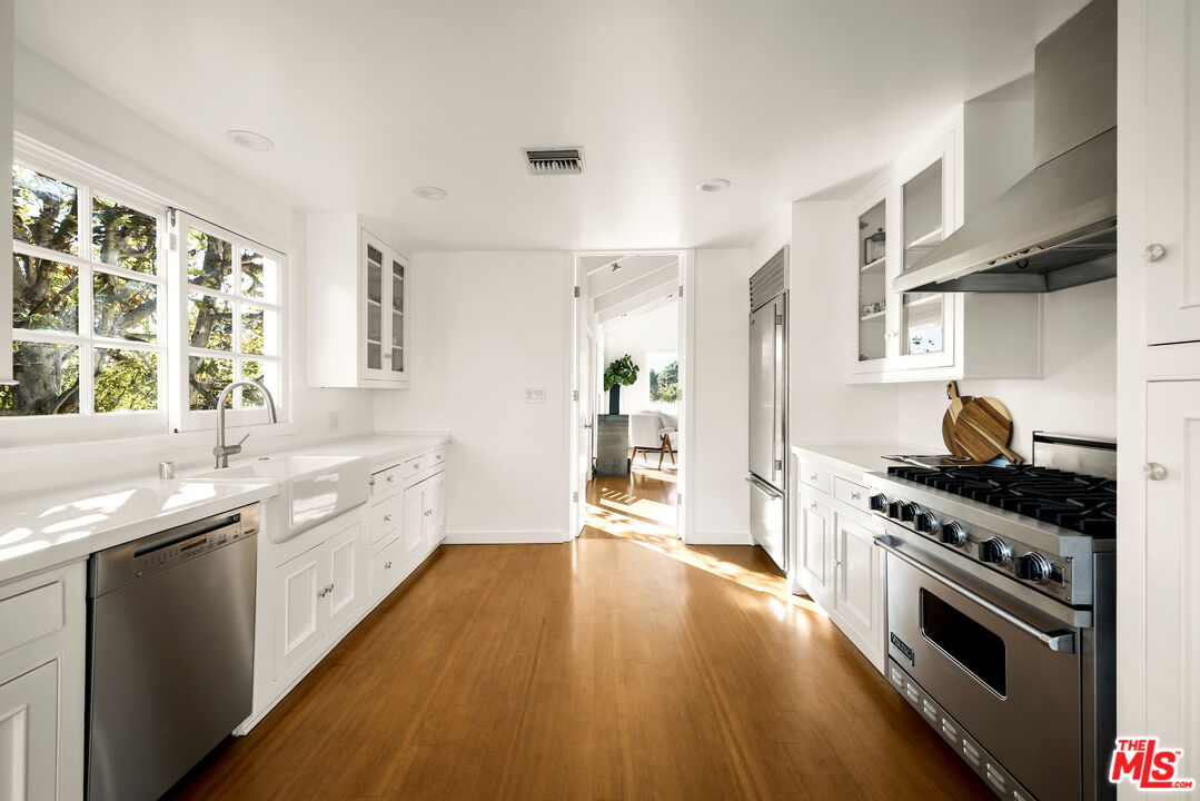 2745 La Cuesta Dr