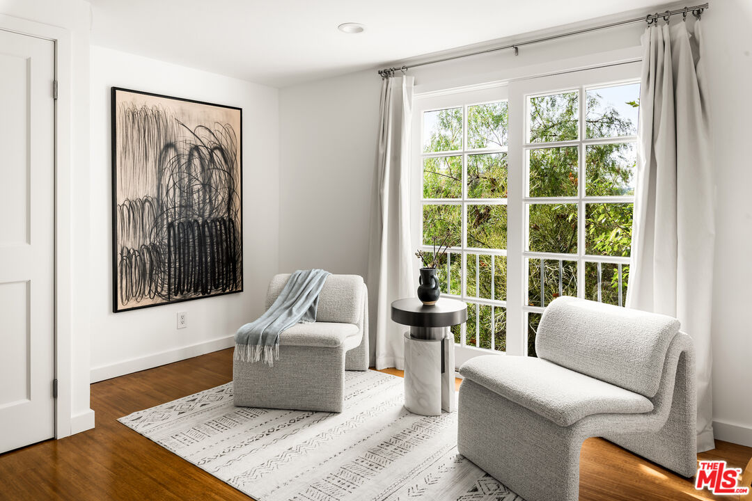2745 La Cuesta Dr
