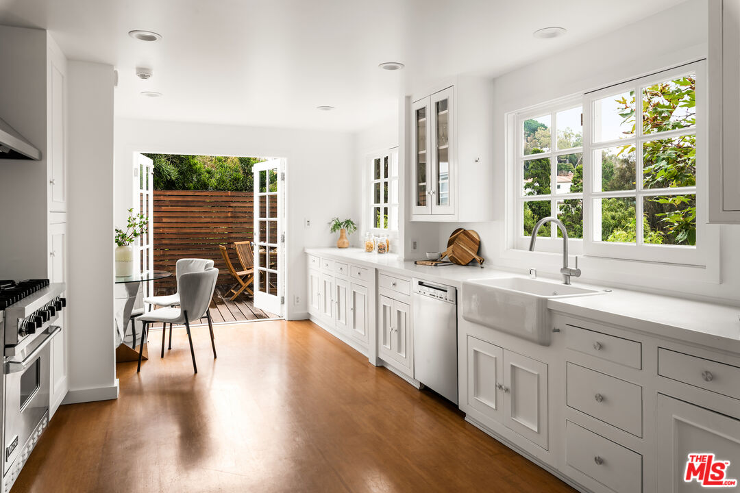 2745 La Cuesta Dr
