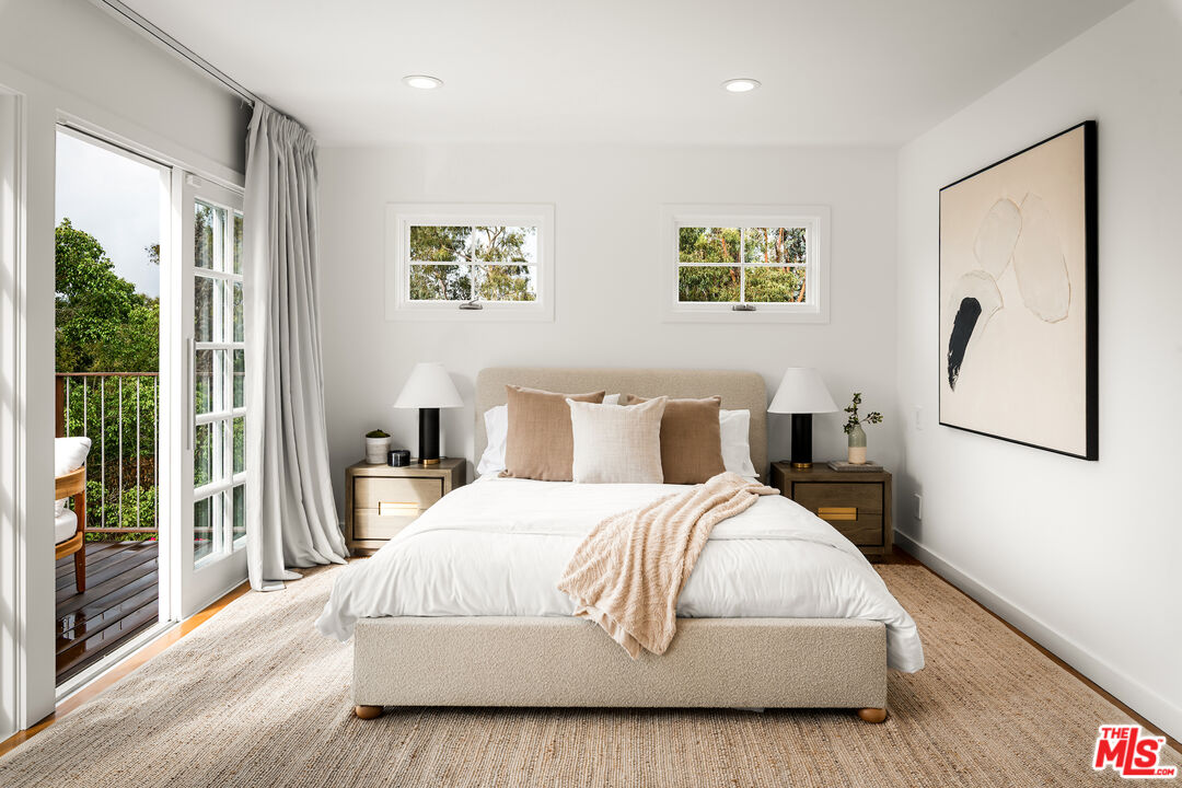 2745 La Cuesta Dr