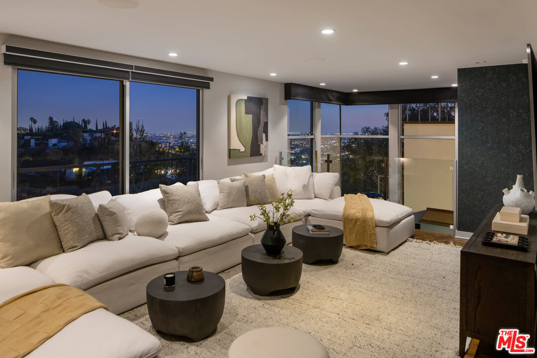 9318 Warbler Way