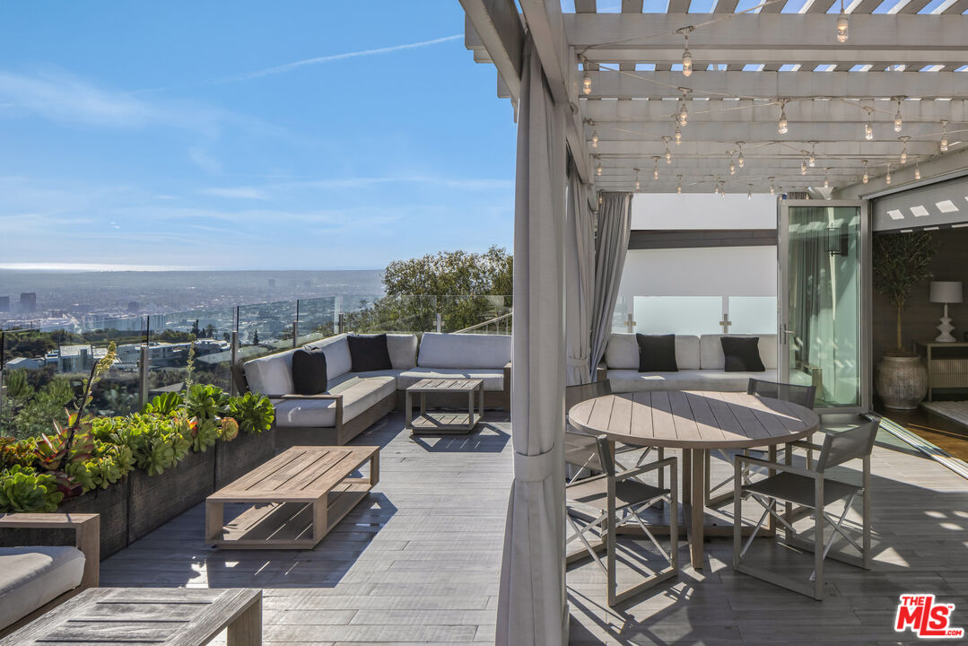 9318 Warbler Way