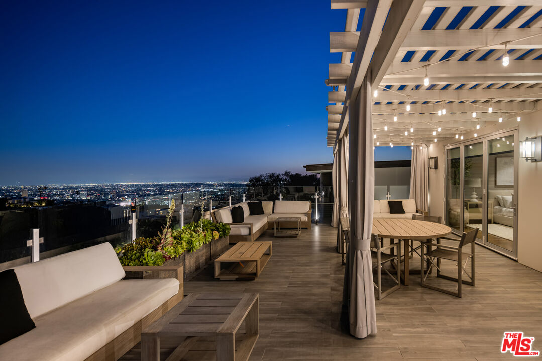 9318 Warbler Way
