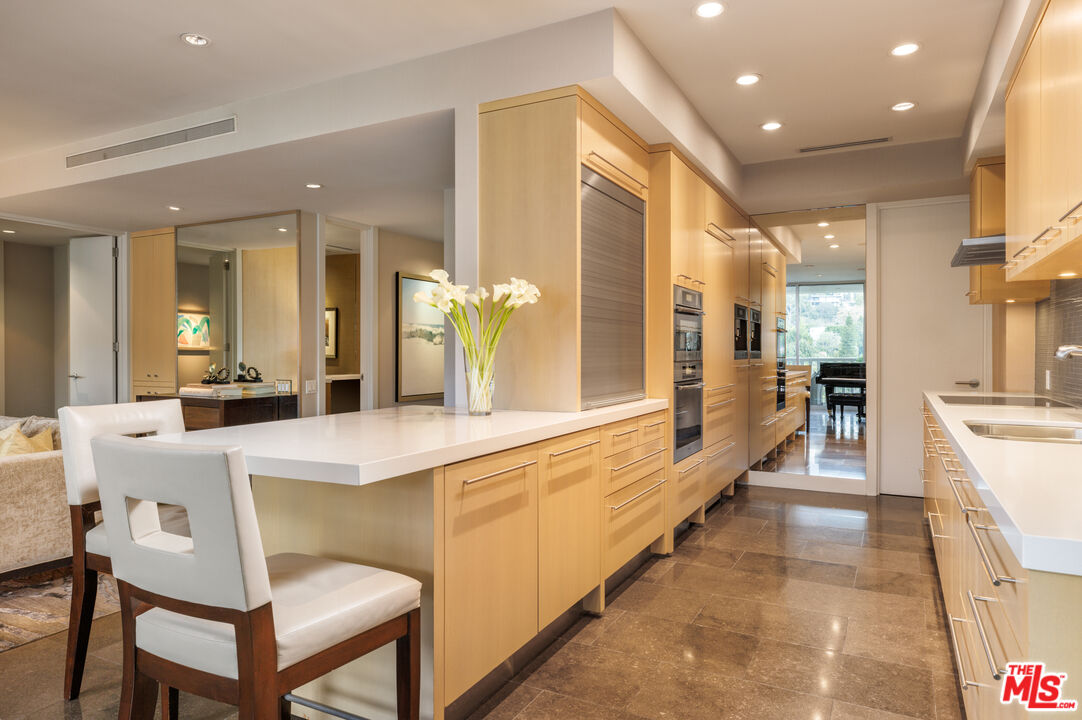 9255 Doheny Rd Unit: 1003