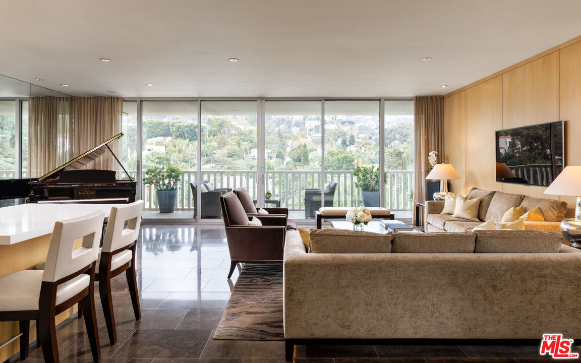 9255 Doheny Rd Unit: 1003