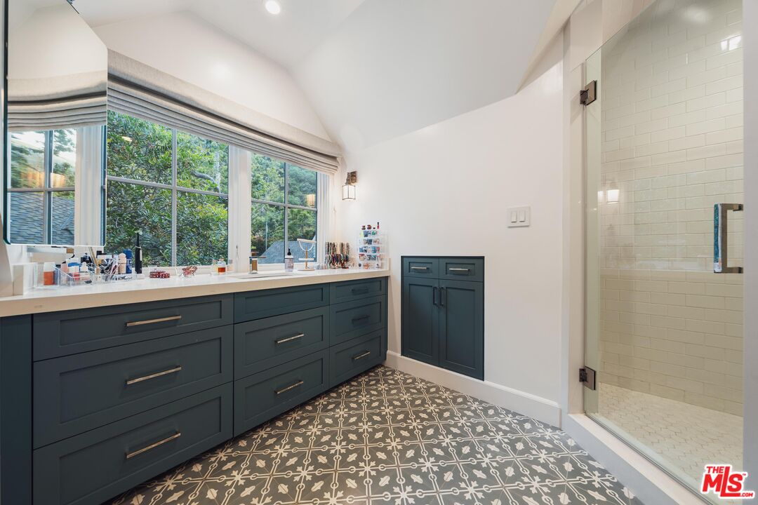 2600 Mandeville Canyon Rd