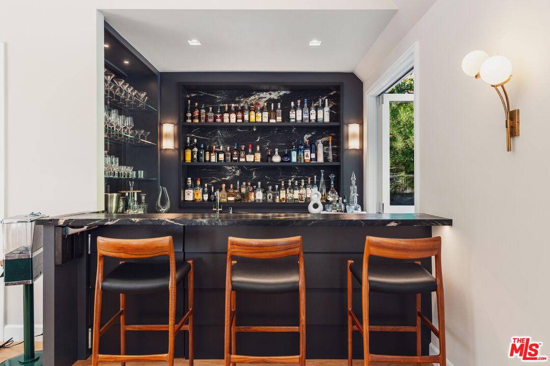 2600 Mandeville Canyon Rd