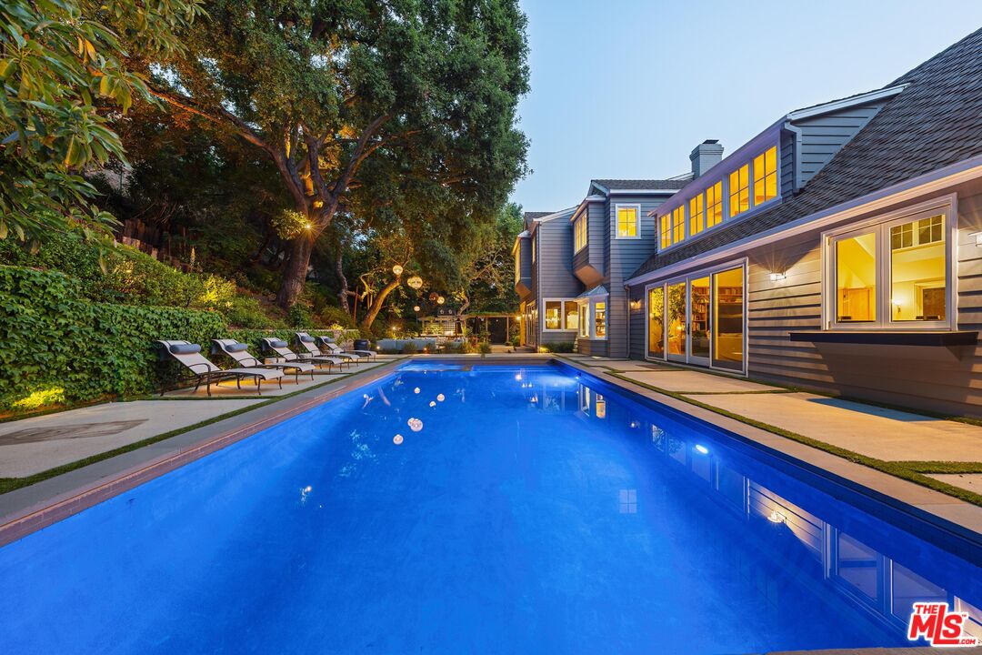 2600 Mandeville Canyon Rd