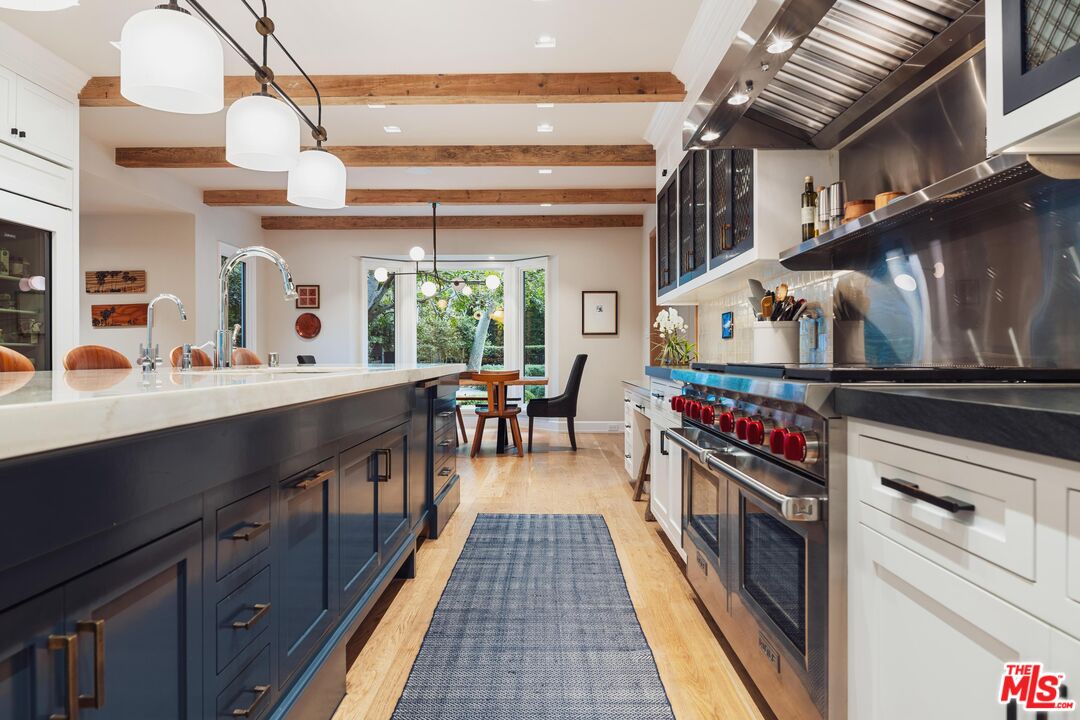 2600 Mandeville Canyon Rd