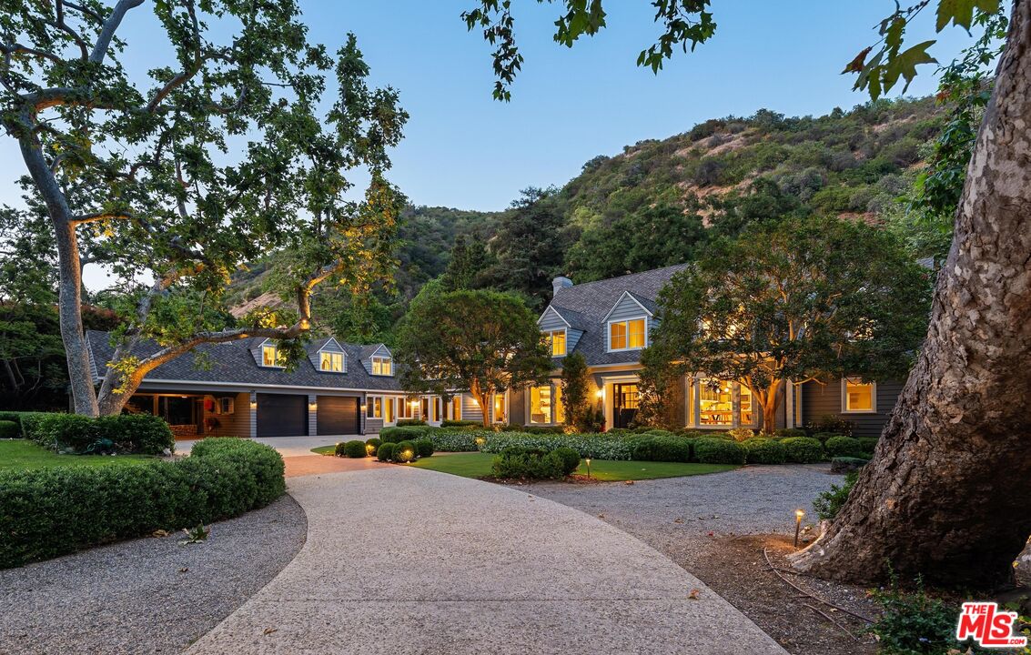 2600 Mandeville Canyon Rd