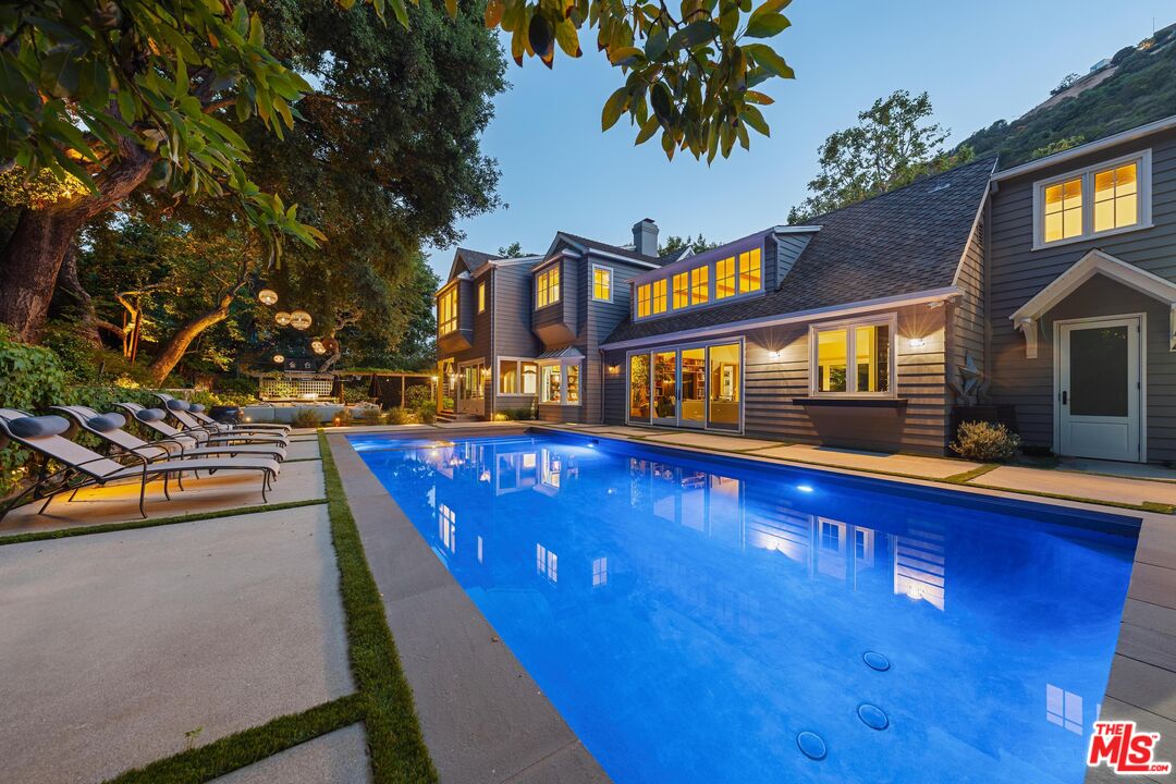 2600 Mandeville Canyon Rd