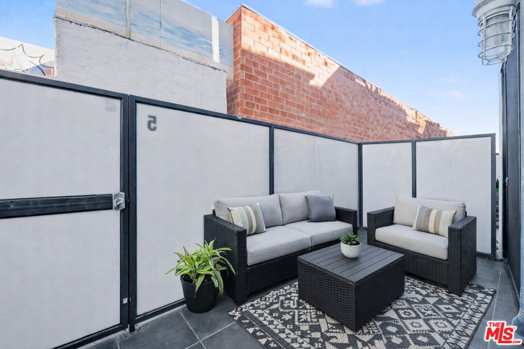 700 Main St Unit: 5