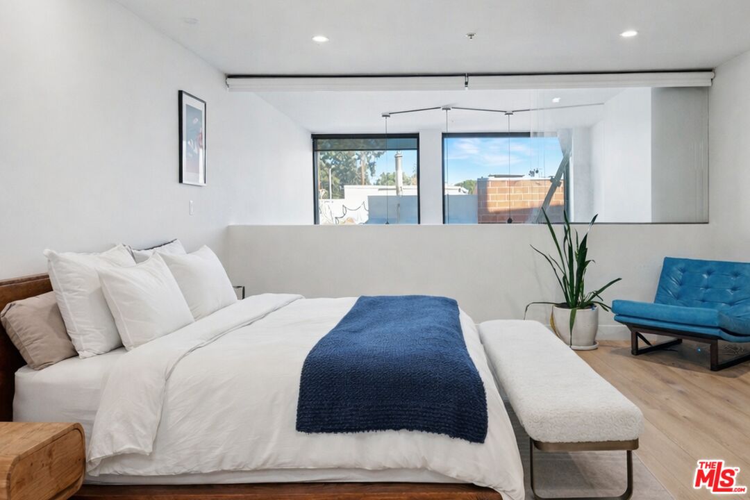 700 Main St Unit: 5