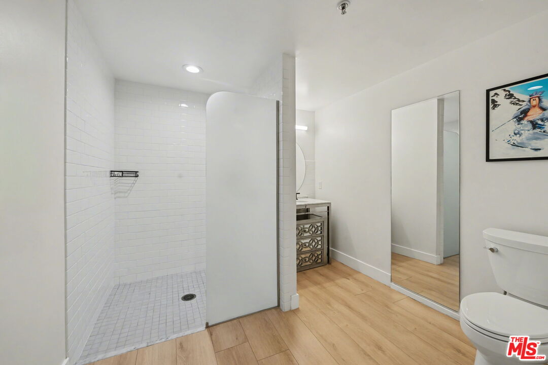 700 Main St Unit: 5