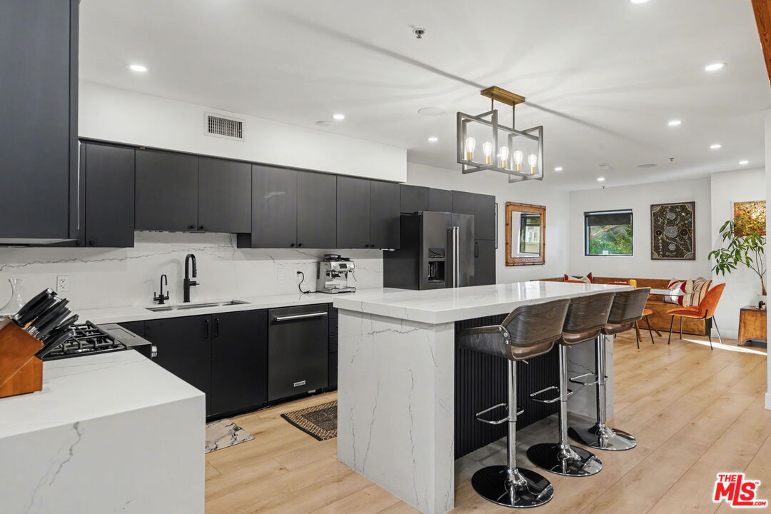 700 Main St Unit: 5
