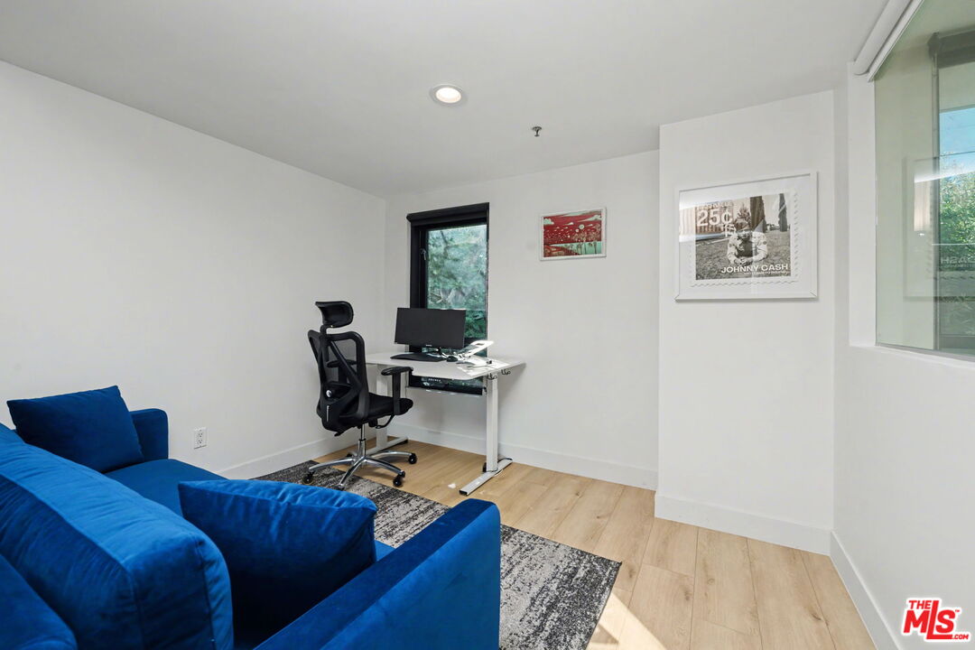 700 Main St Unit: 5