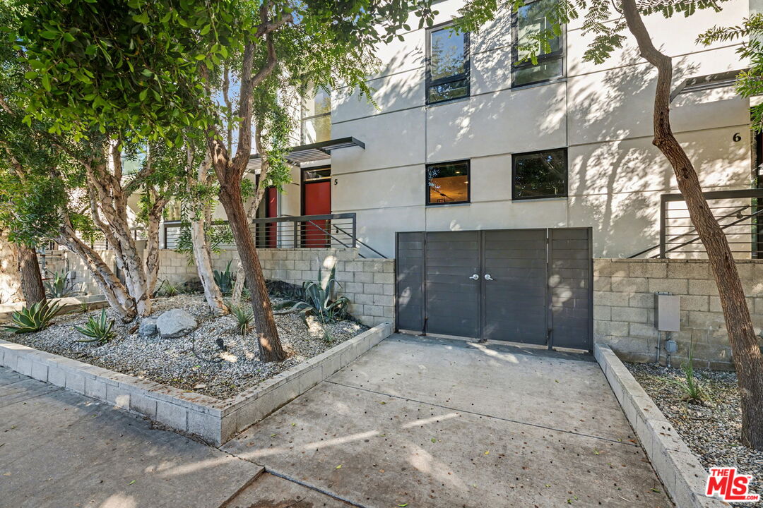 700 Main St Unit: 5