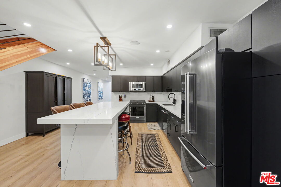 700 Main St Unit: 5