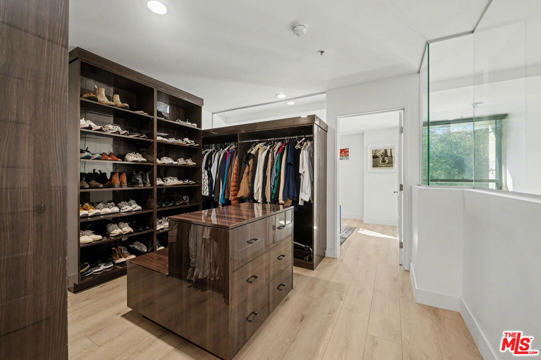700 Main St Unit: 5