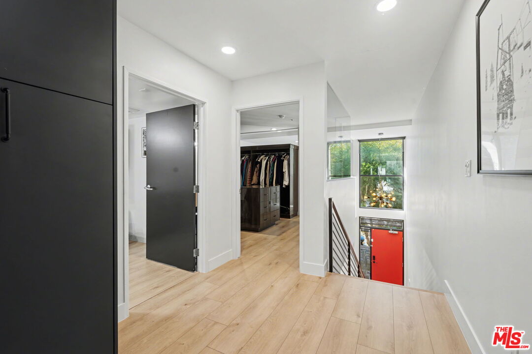 700 Main St Unit: 5